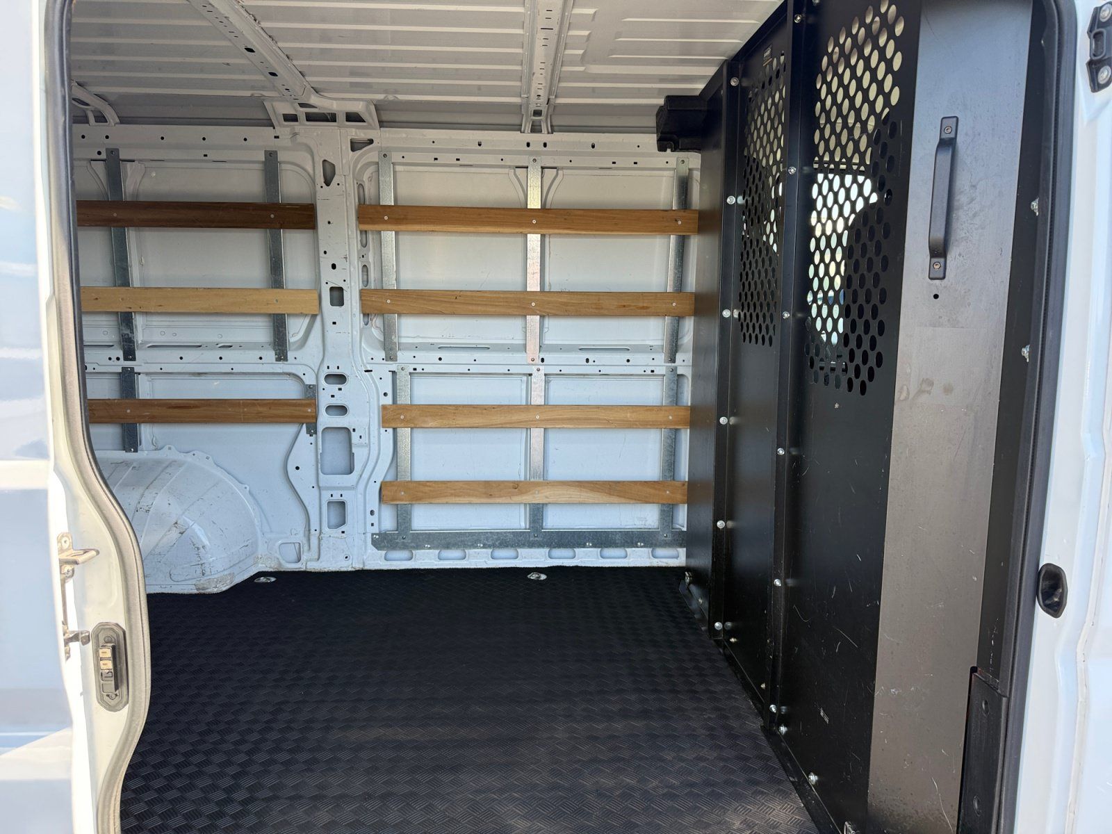 Used 2025 RAM ProMaster 2500 w/ U-Haul Equipment Group FWD image 18