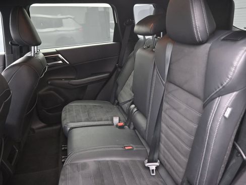 Used 2023 Mitsubishi Outlander SE AWD/4WD image 10