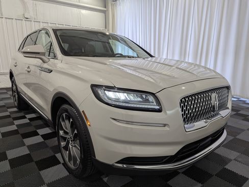 Used 2023 Lincoln Nautilus Reserve AWD/4WD image 5