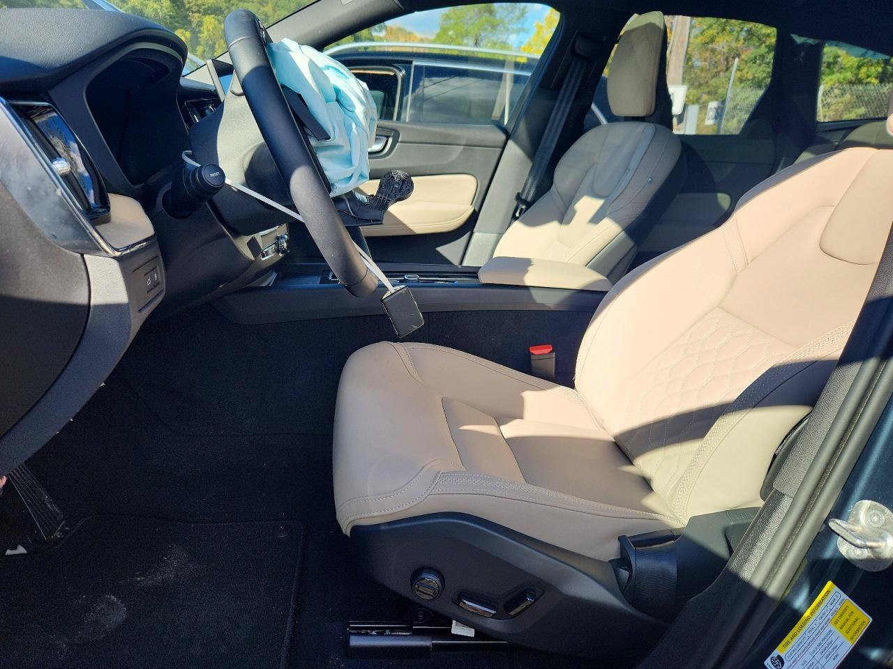 Used 2026 Volvo XC60 T8 Plus w/ Protection Package Premier AWD/4WD image 6