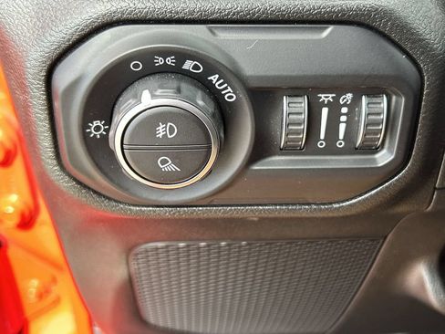 Used 2022 Jeep Gladiator Rubicon w/ LED Lighting Group AWD/4WD image 18