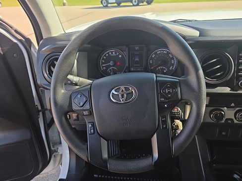 Used 2020 Toyota Tacoma SR AWD/4WD image 25