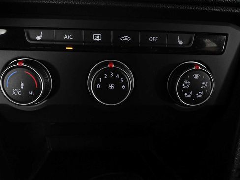 Certified 2022 Volkswagen Taos SE FWD image 24