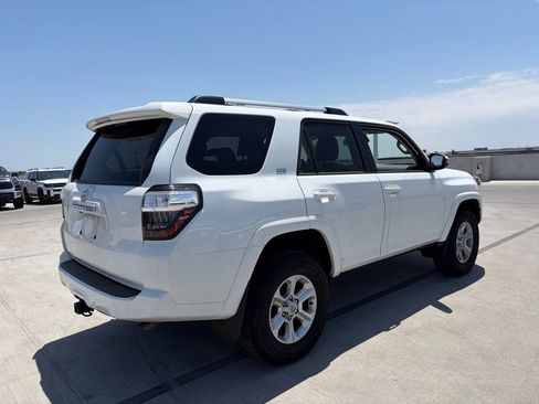 Used 2024 Toyota 4Runner SR5 Premium w/ SR5 Premium Package AWD/4WD image 2