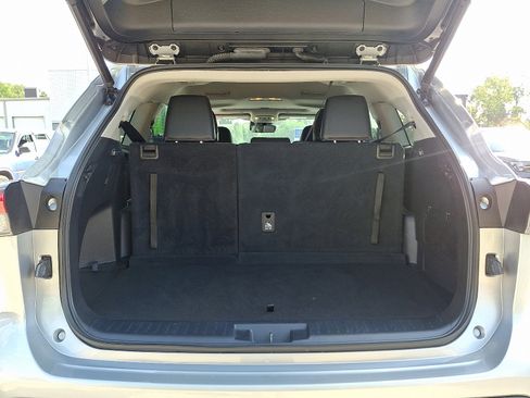 Used 2023 Toyota Highlander XLE image 30