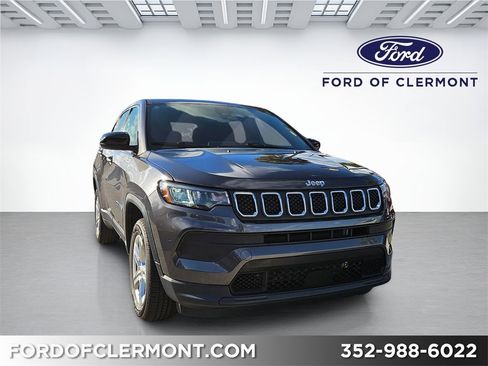 Used 2023 Jeep Compass Sport image 1