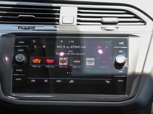 Used 2020 Volkswagen Tiguan SEL FWD image 15