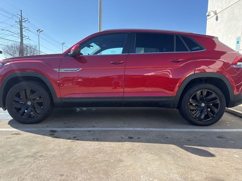 Certified 2023 Volkswagen Atlas Cross Sport SE w/ Panoramic Sunroof Package image 2