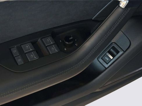 Used 2023 Audi RS 6 Avant w/ Carbon Optic Package image 28