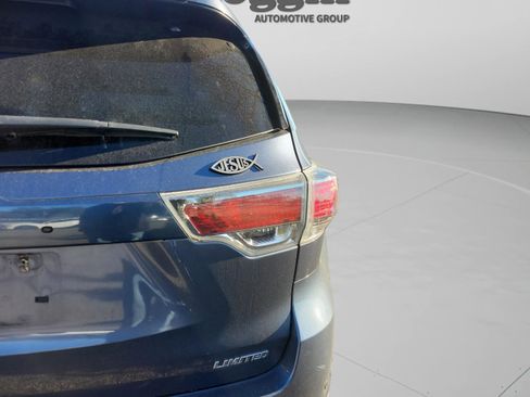 Used 2015 Toyota Highlander Limited Platinum image 16