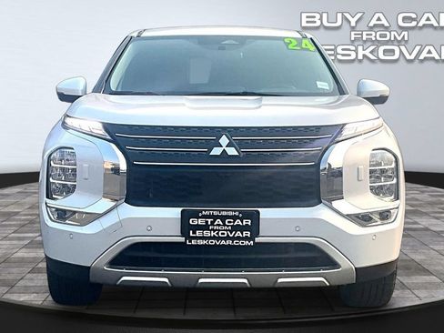 Used 2024 Mitsubishi Outlander SE AWD/4WD image 3
