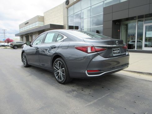 Used 2023 Lexus ES 250 w/ Premium Package image 5
