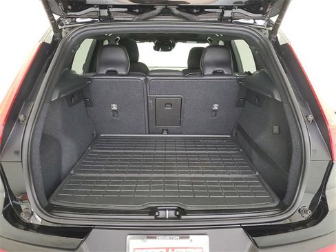 Used 2020 Volvo XC40 T4 R-Design w/ Advanced Package image 11