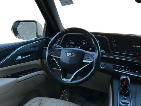 Used 2022 Cadillac Escalade ESV Premium Luxury image 12