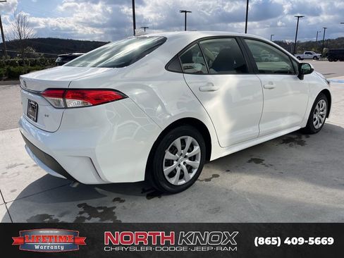 Used 2021 Toyota Corolla LE image 18
