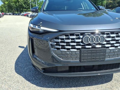 Used 2025 Audi Q5 Premium Plus w/ Premium Plus AWD/4WD image 3