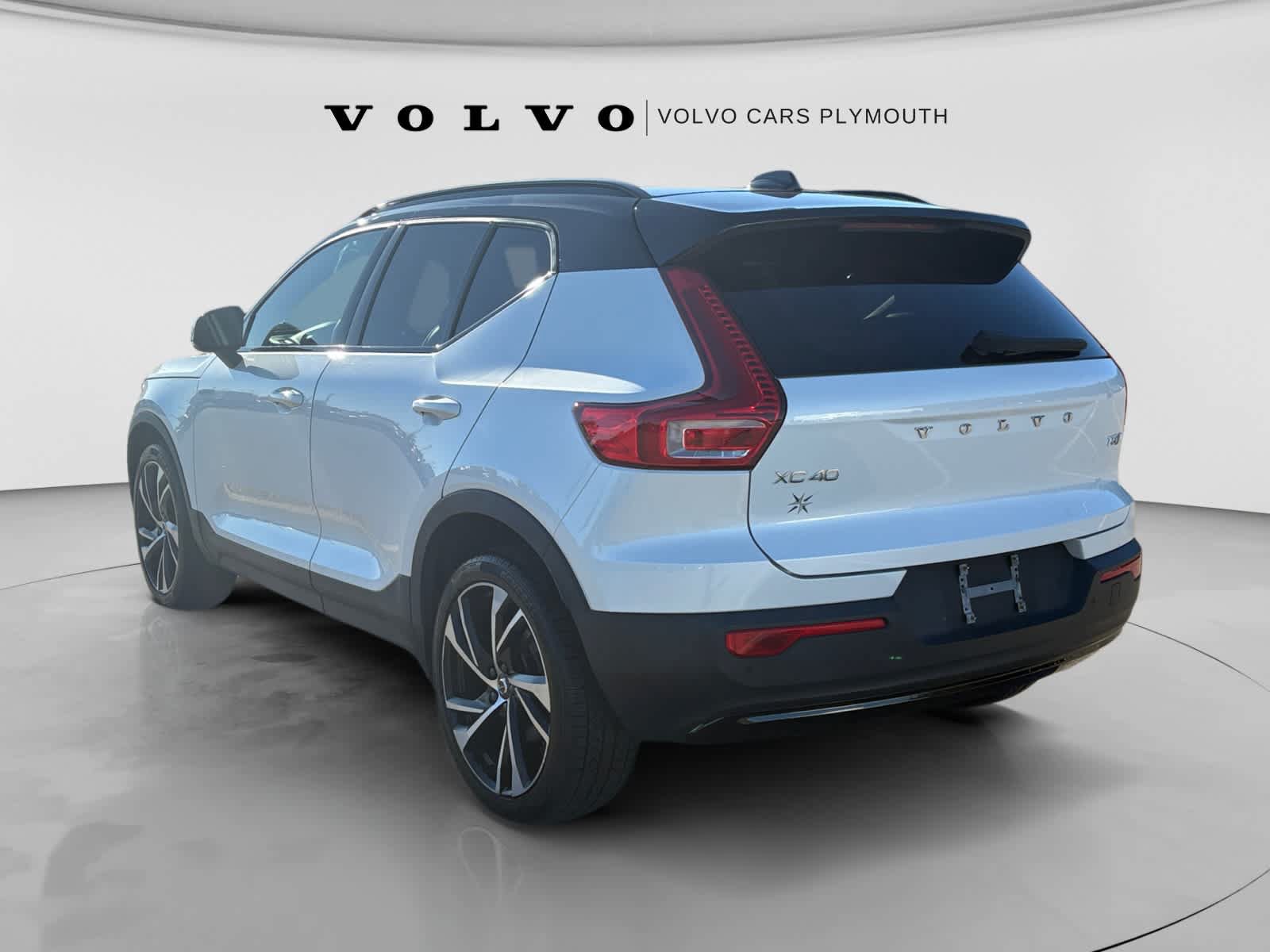 Used 2021 Volvo XC40 T5 R-Design w/ Climate Package AWD/4WD image 5