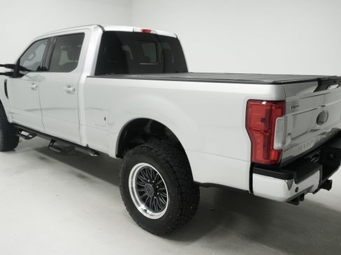 Used 2018 Ford F250 Lariat w/ FX4 Off-Road Package AWD/4WD image 4