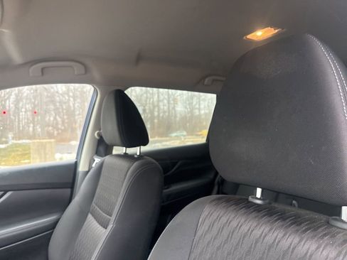 Used 2020 Nissan Rogue SV image 12