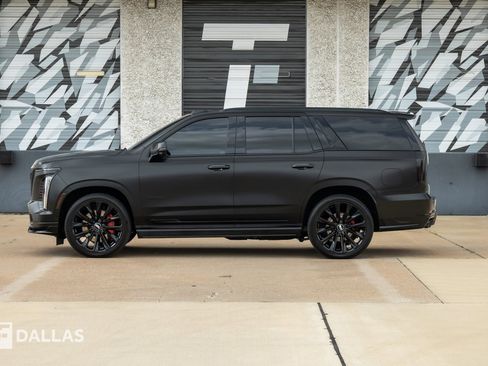 Used 2025 Cadillac Escalade V w/ LPO, ONYX Package AWD/4WD image 7