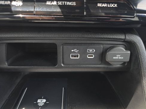 Used 2024 Honda Pilot TrailSport image 23