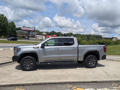 Used 2024 GMC Sierra 1500 AT4X AWD/4WD image 8