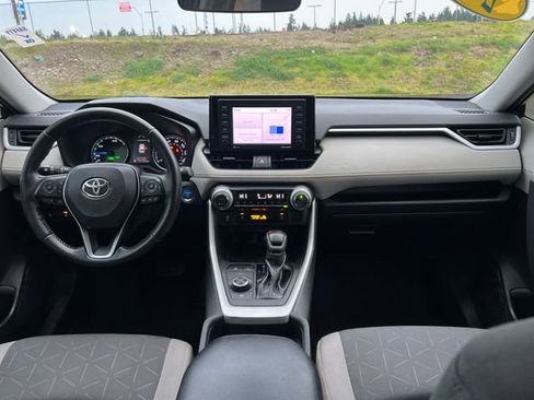 Used 2021 Toyota RAV4 XLE w/ Convenience Package image 13