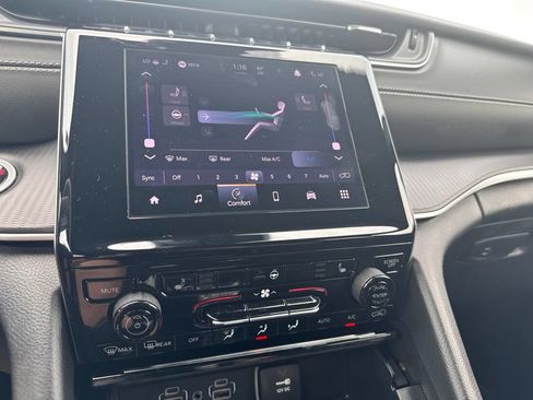 Used 2025 Jeep Grand Cherokee Altitude AWD/4WD image 21