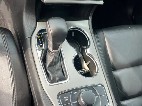 Used 2021 Jeep Grand Cherokee Limited AWD/4WD image 16