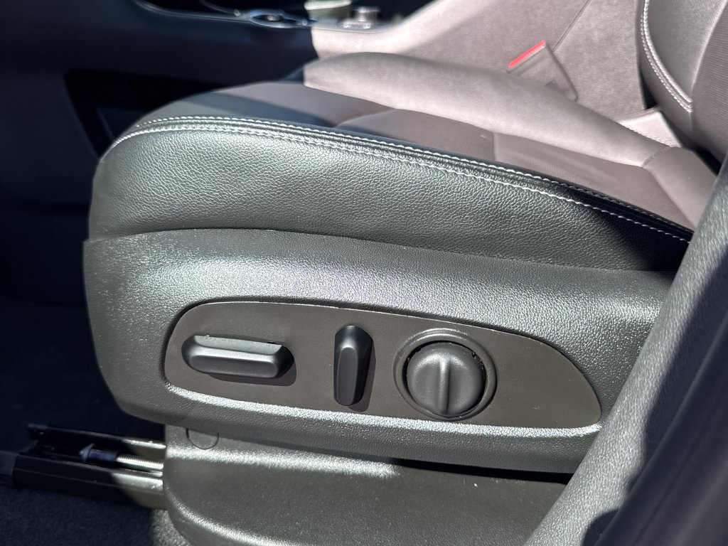 Certified 2023 GMC Terrain SLT FWD image 15