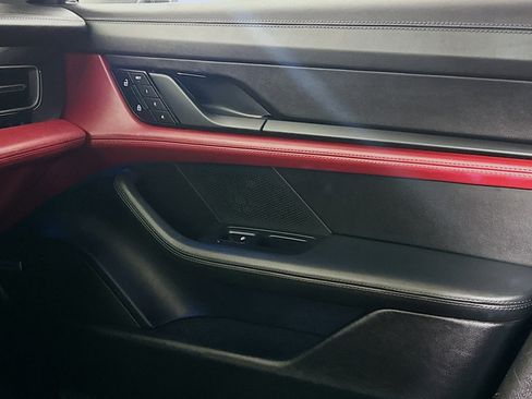 Used 2022 Porsche Taycan 4S image 18