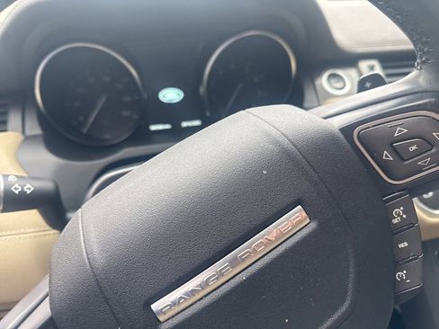 Used 2019 Land Rover Range Rover Evoque SE image 13