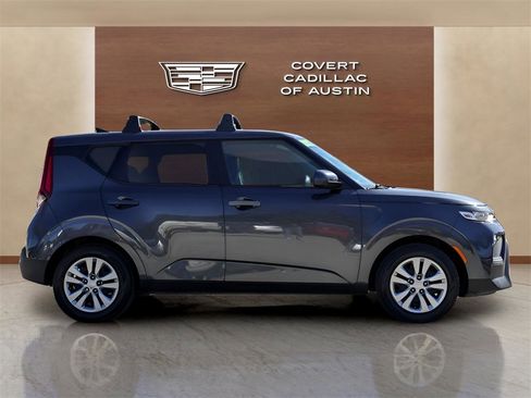 Used 2022 Kia Soul LX image 5