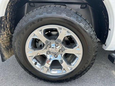 Used 2018 RAM 1500 Laramie w/ Convenience Group AWD/4WD image 15