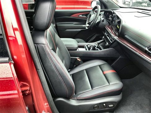 Used 2024 Chevrolet Traverse RS image 25