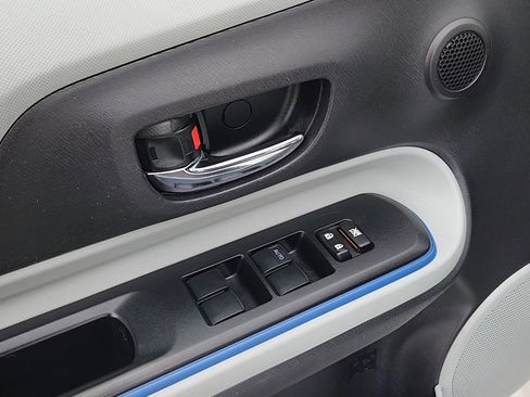 Used 2013 Toyota Prius C Three image 7