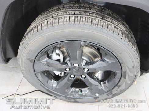 New 2026 Jeep Grand Cherokee Limited w/ Limited Altitude Package AWD/4WD image 3