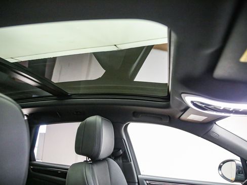 Certified 2025 Porsche Macan AWD/4WD image 21