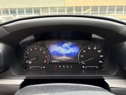 Used 2022 Ford Explorer XLT w/ Equipment Group 202A AWD/4WD image 5