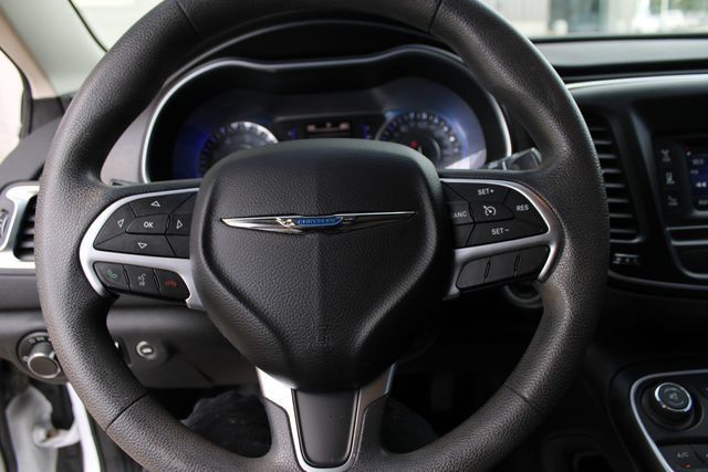 Used 2015 Chrysler 200 Limited FWD image 7
