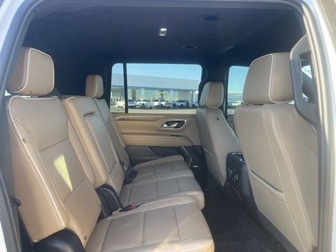 Used 2024 Chevrolet Suburban Premier image 16