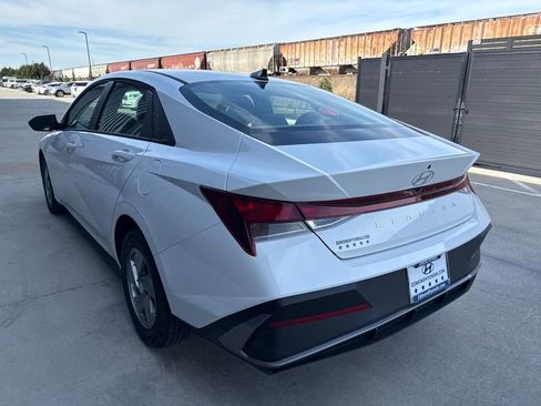 New 2026 Hyundai Elantra SE image 7