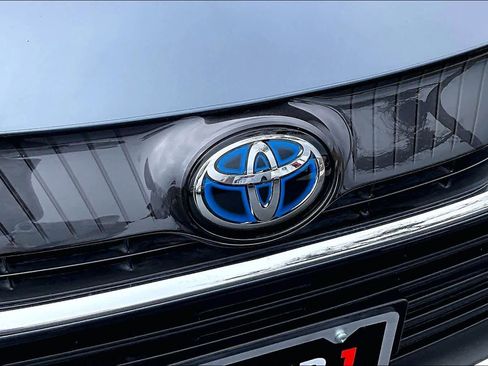 Used 2021 Toyota Venza XLE image 29