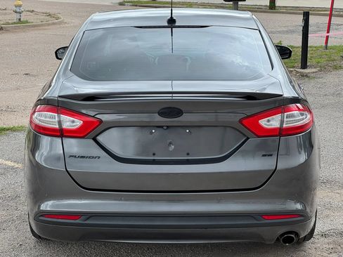 Used 2016 Ford Fusion SE FWD image 5
