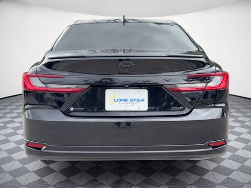 Used 2025 Toyota Camry XLE FWD image 11