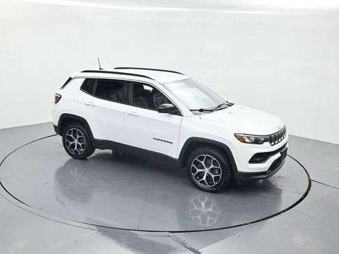 Used 2024 Jeep Compass Latitude AWD/4WD image 40