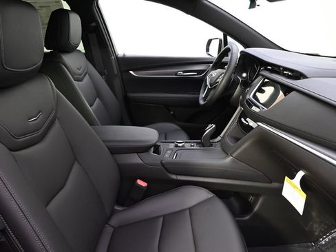 New 2026 Cadillac XT5 Luxury w/ LPO, ONYX Package AWD/4WD image 16
