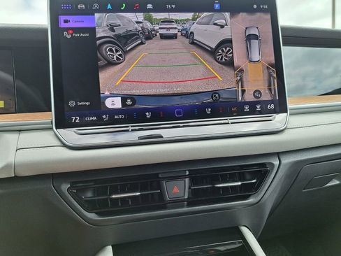New 2026 Volkswagen Tiguan SEL R-Line AWD/4WD image 11