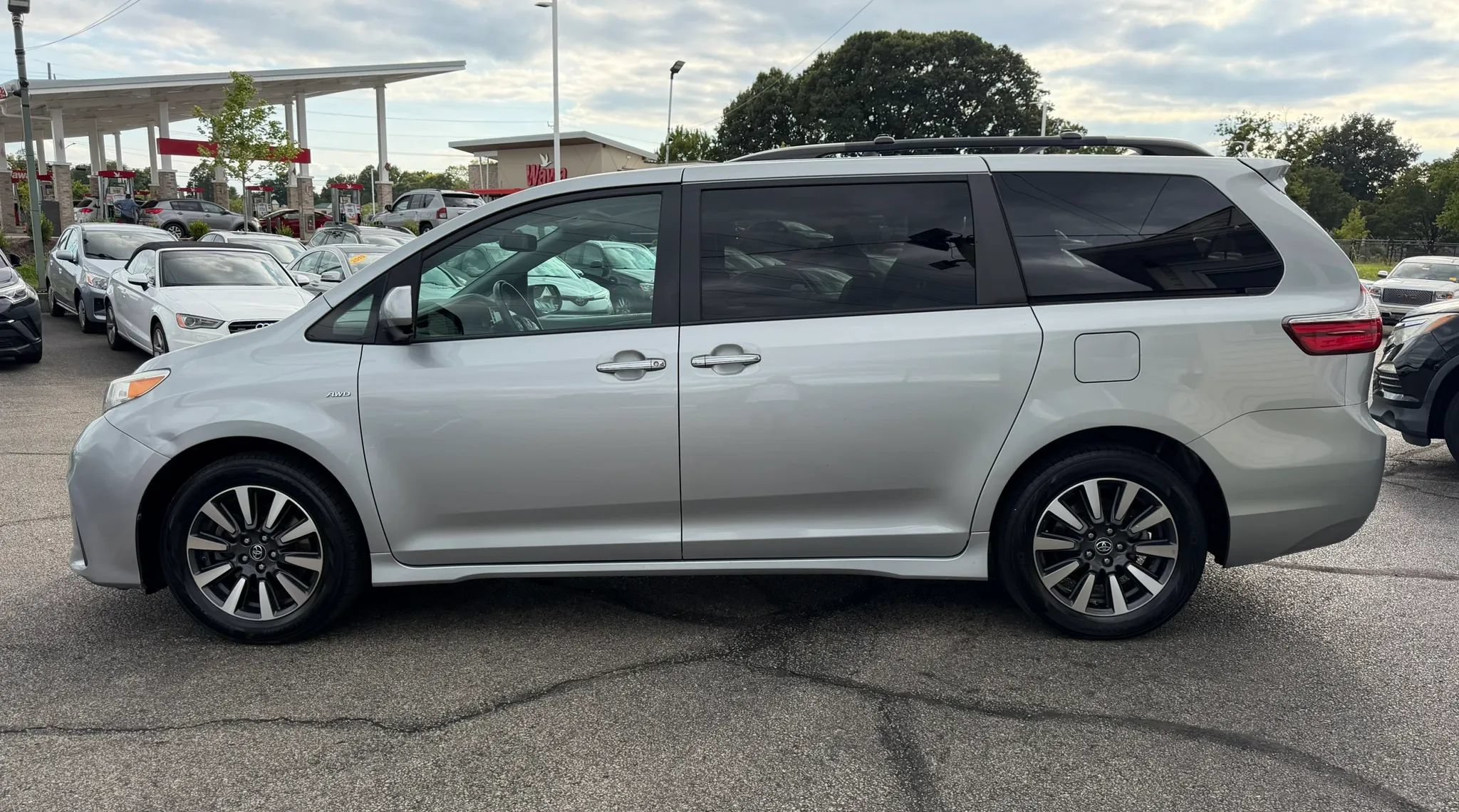 Used 2019 Toyota Sienna XLE Premium w/ Carpet Mat Package AWD/4WD image 2