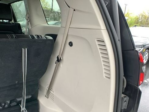 Used 2023 Chrysler Pacifica Touring-L FWD image 25